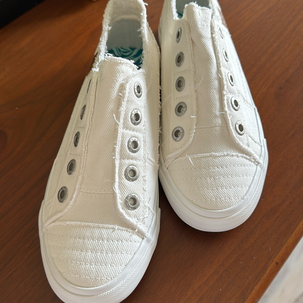 White Sneakers, Blowfish